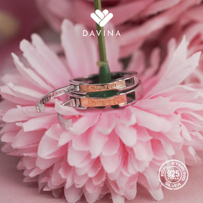 Cincin Couple DAVINA: Simbol Keseriusan dengan Ukiran “Love You Forever”