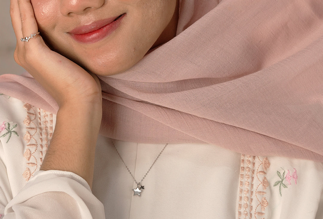 Simple vs Glamour: Pilihan Perhiasan untuk Ramadan