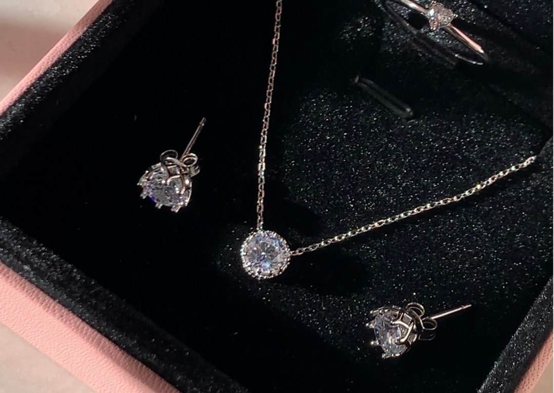 Perhiasan basic perak S925 DAVINA: anting, kalung dan cincin