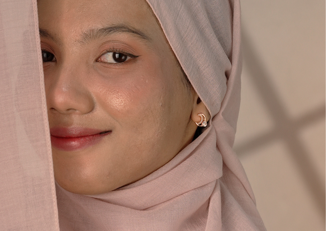 Cewek Berhijab juga Bisa Tampil Chic dengan Jewelry Simple