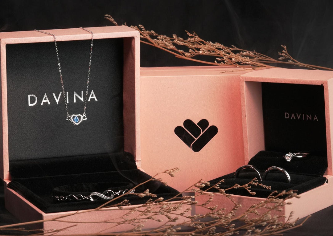 Rekomendasi Hadiah Anniversary dari DAVINA: Untuk Momen yang Penuh Makna