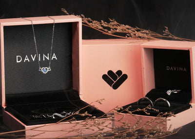 Rekomendasi Hadiah Anniversary dari DAVINA: Untuk Momen yang Penuh Makna