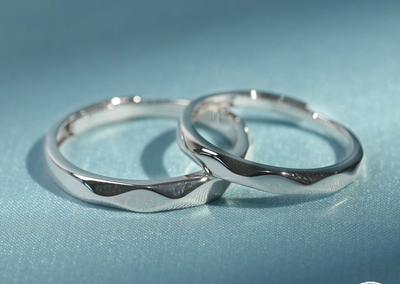 Cincin Couple Terbaru DAVINA: Simbol Kasih & Komitmen Abadi
