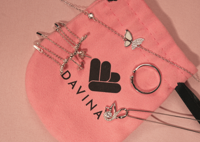 Boleh Nggak Sih, Pakai Perhiasan DAVINA Saat Berenang? Yuk Cari Tahu!